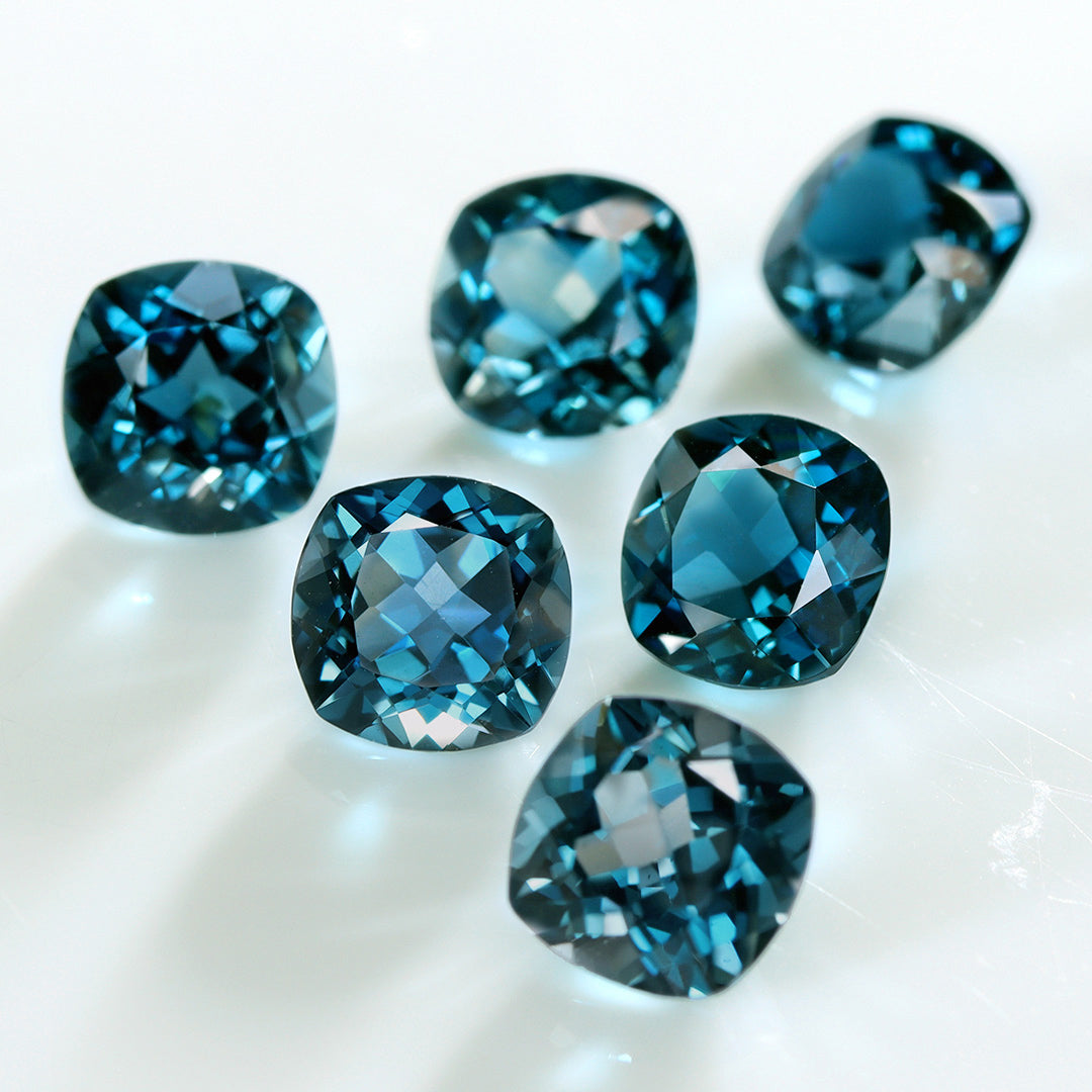 恆*洋様 WGk18リング 青色宝石付き ビズー公式】ブルージルコンK18