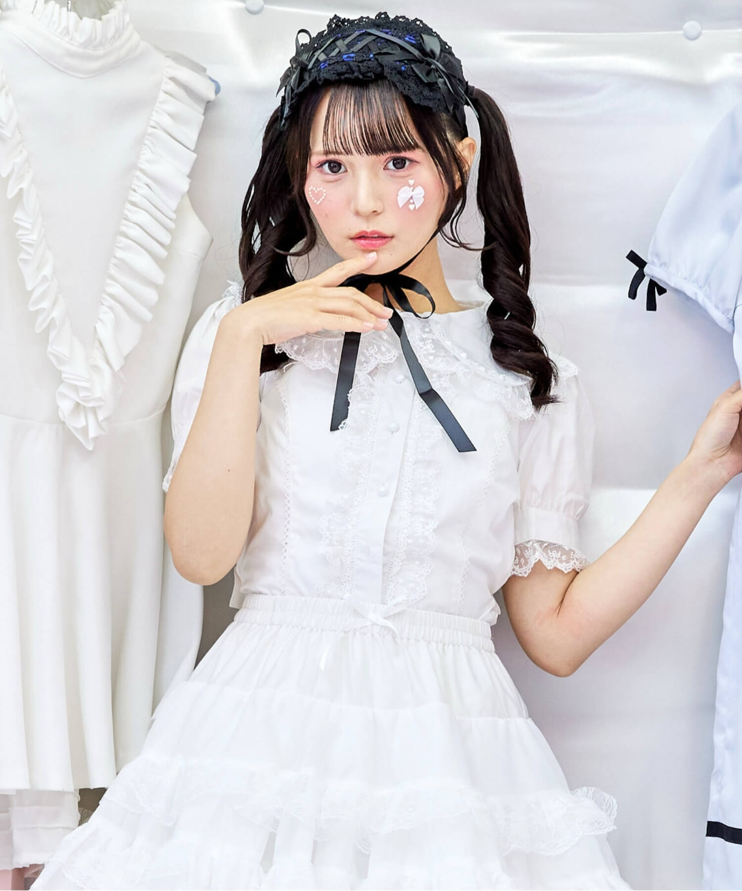 うさみみドットレースのフリルブラウス | BODYLINE & LunaBelle