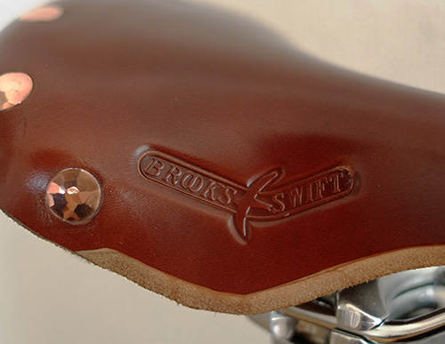 BROOKS* swift chrome (honey) - BLUE LUG ONLINE STORE