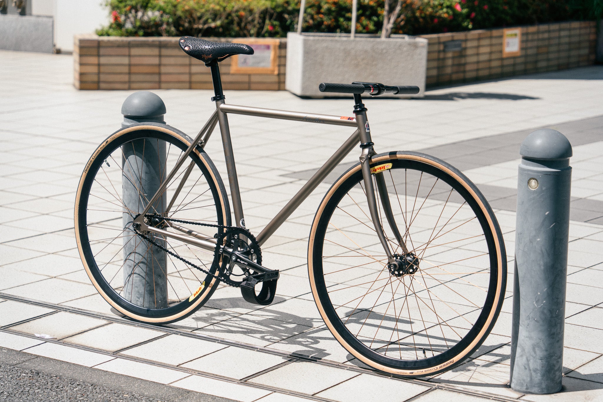 ピストバイク専門店がFUJI FEATHERをカスタムしてみた。 | ブロー