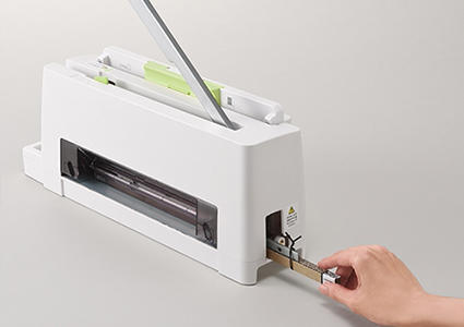 コンパクト断裁機 PK-213［特長］｜手動断裁機｜切る用品｜製品情報