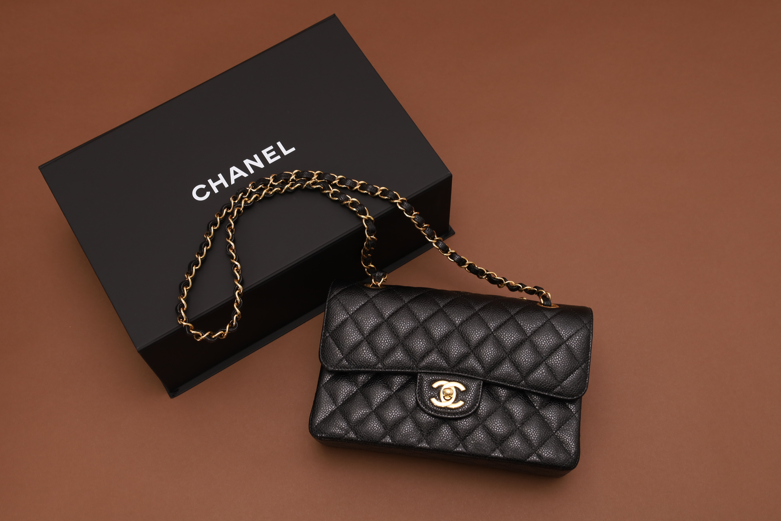 2025年最新】シャネル ギャランティカード/シリアルシールの有無は買取