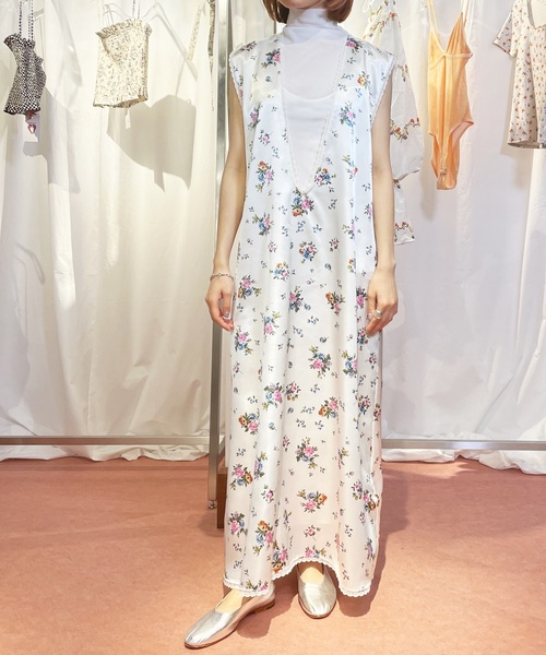 EDIT. FOR LULU（エディットフォールル）の「フラワーサテン Vネック