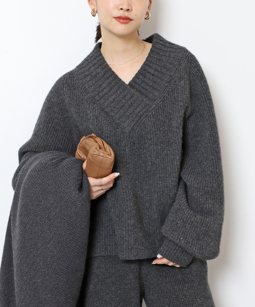 Deuxieme Classe（ドゥーズィエムクラス）の「*OLBIAアゼVネック プル