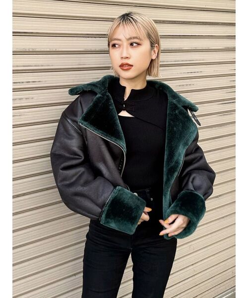 MURUA（ムルーア）の「ショートエアリーフェイクムートンジャケット
