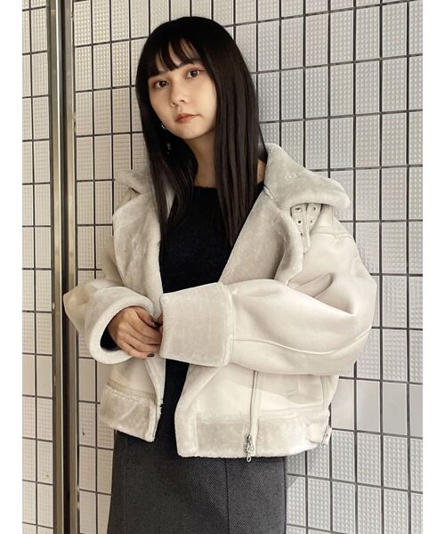 MURUA（ムルーア）の「ショートエアリーフェイクムートンジャケット