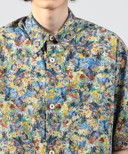 caban（キャバン）の「CABaN コットン フラワープリントハーフスリーブ