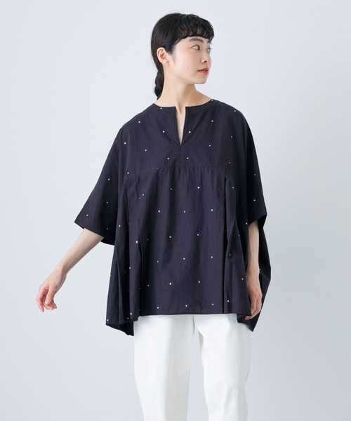 かぐれ（カグレ）の「ドット刺しゅうワイドプルオーバー（シャツ