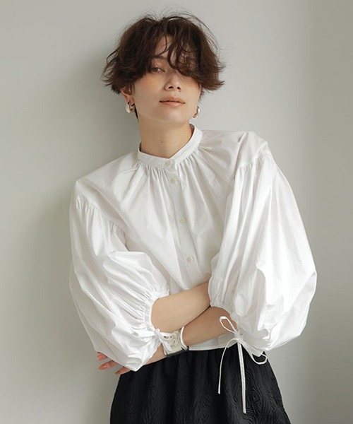 ETRE TOKYO（エトレトウキョウ）の「クロップドバルーンブラウス