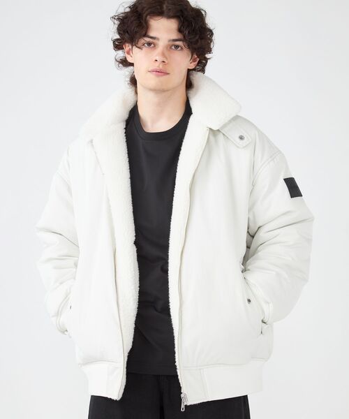 Calvin Klein（カルバン・クライン）の「リバーシブル シェルパ