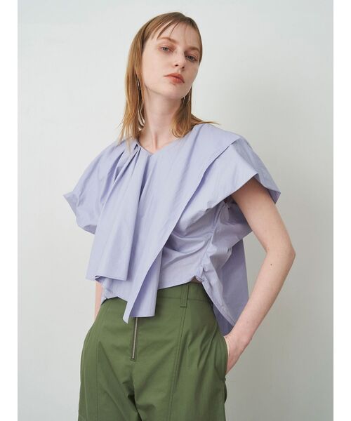 ELENDEEK（エレンディーク）の「アシメバルーンクロップドブラウス
