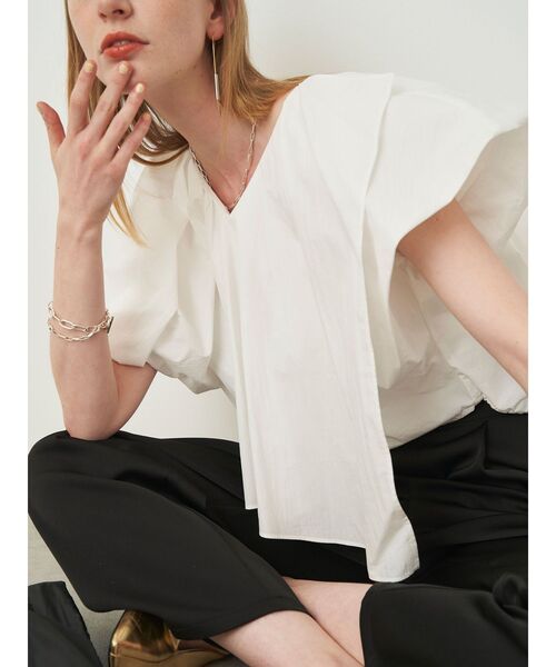 ELENDEEK（エレンディーク）の「アシメバルーンクロップドブラウス