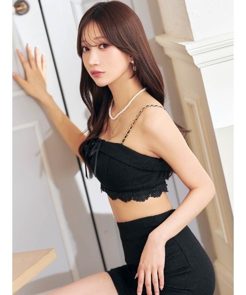 抜け感×美スタイル】大胆ながらも品よくキマる1着！レースアップ