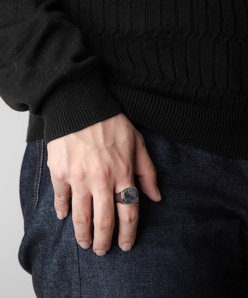 TOM WOOD（トムウッド）の「TOM WOOD cushion larvikite ring