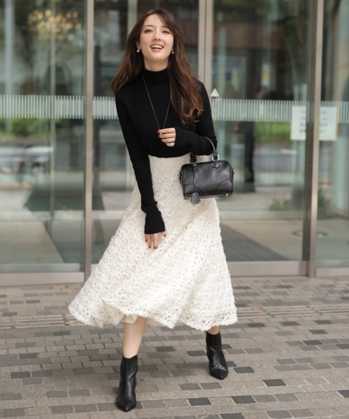 Apuweiser-riche（アプワイザーリッシェ）の「リボン刺繍ミディ