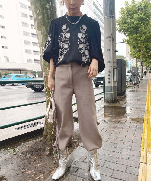 Ameri（アメリ）の「LADY EMBROIDERY PUFF BLOUSE（シャツ/ブラウス