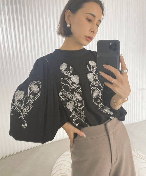 Ameri（アメリ）の「LADY EMBROIDERY PUFF BLOUSE（シャツ/ブラウス