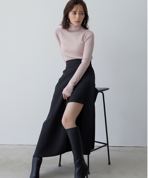 anuans（アニュアンス）の「アシンメトリーレイヤードスカート