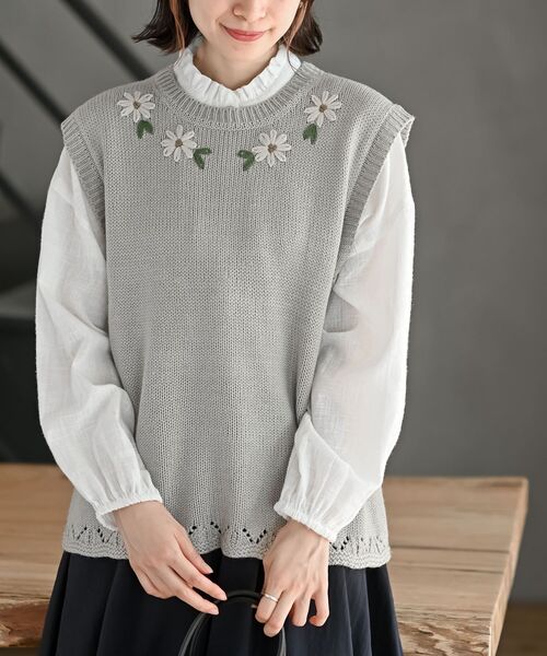 フラワー刺繍クルーネックニットベスト（ベスト）｜rps（アール