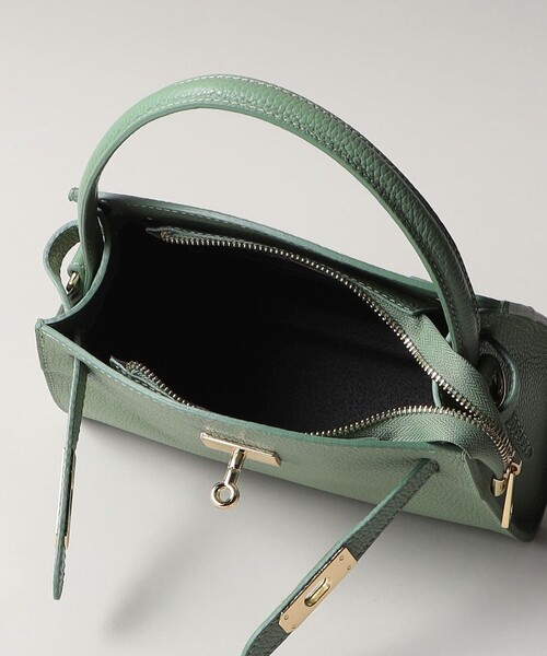 AULENTTI（オウレンティ）の「＜AULENTTI＞TRAPEZELINE BAG