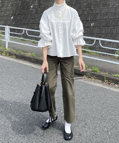 PERNA（ペルナ）の「くるみボタンフリルブラウス（シャツ/ブラウス