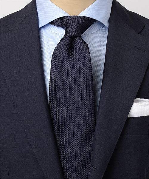 BEAMS F（ビームスエフ）の「Drake's / ネイビーソリッドタイ1962