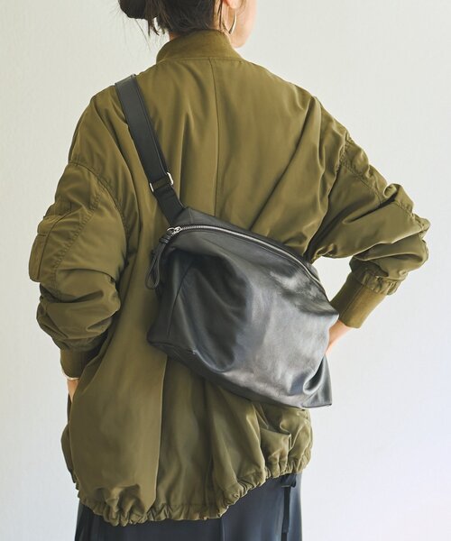 BEARDSLEY（ビアズリー）の「《本革》スクエアショルダーバッグ