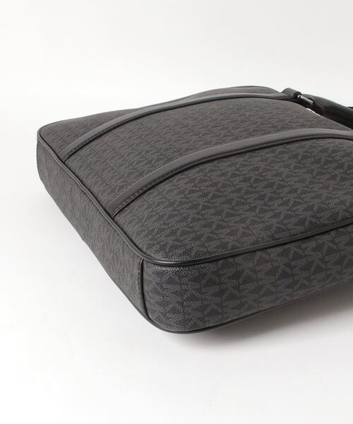 MICHAEL KORS（マイケルコース）の「HARRISON COMMUTER PORTFOLIO