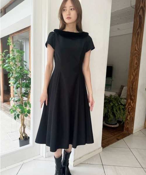 CELFORD（セルフォード）の「ファーカラーフィットアンドフレアー