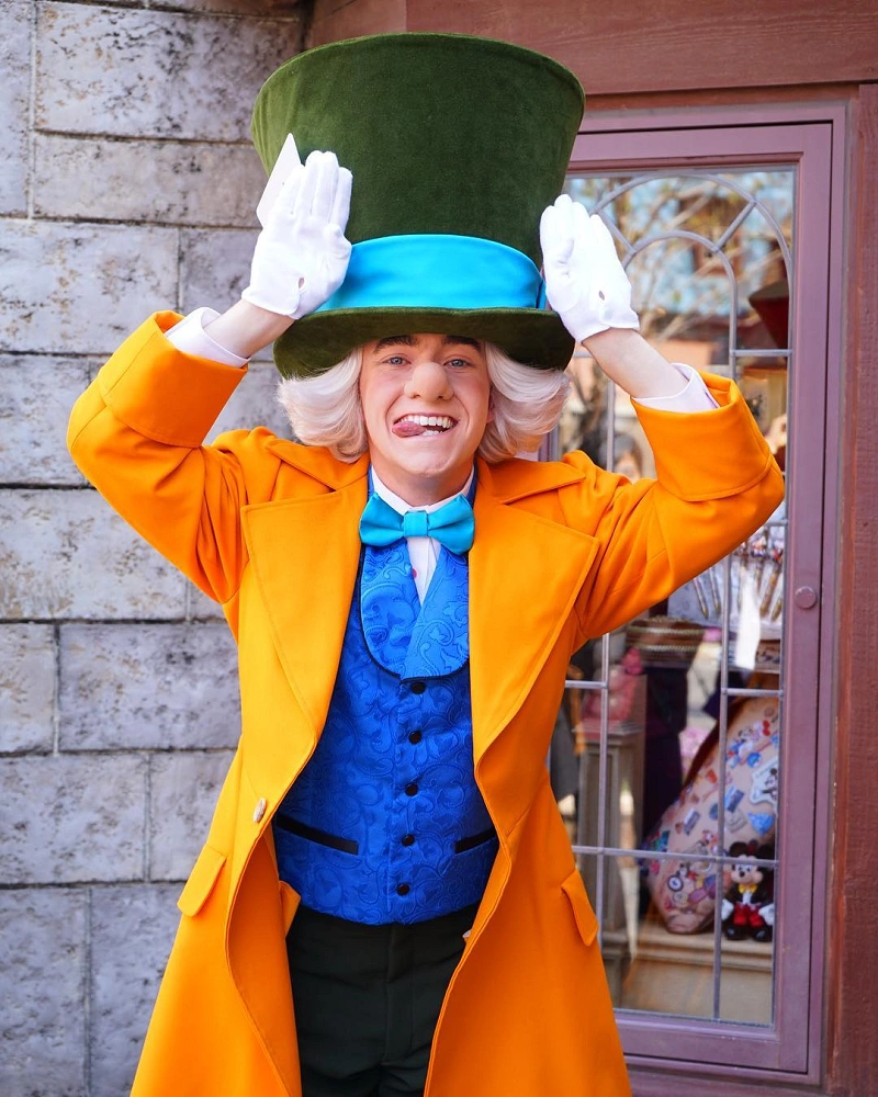 解説】マッドハッターは何者？帽子の秘密やコスプレも！アリスに登場