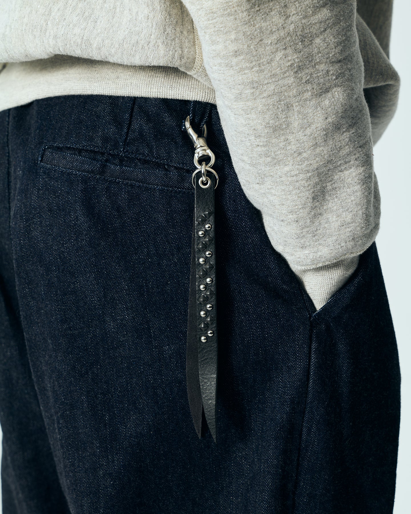 ROUND & PYRAMID STUDS LEATHER SHORT KEY RING – CALEE ONLINE STORE