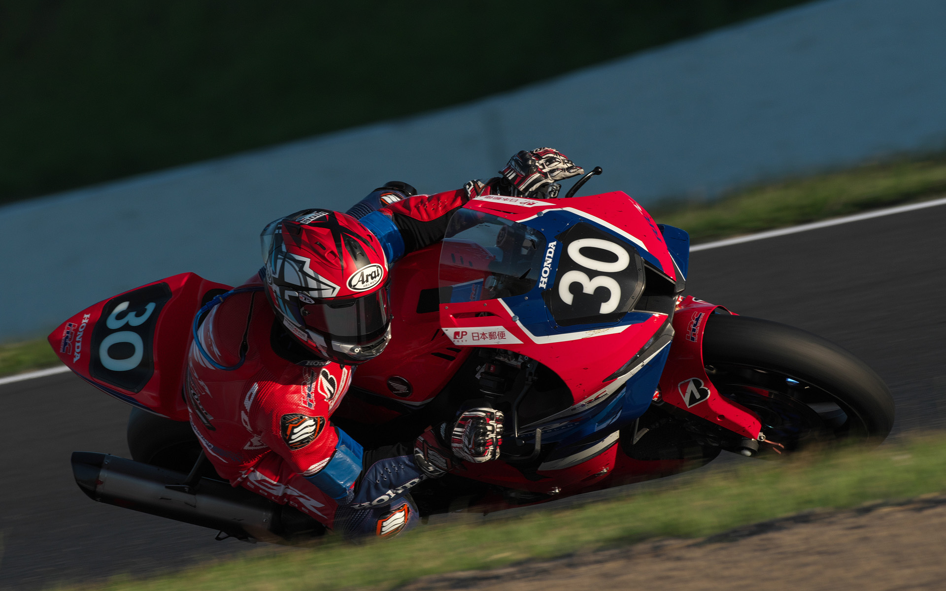 鈴鹿8耐、ホンダワークス3連覇 30号車Team HRC with Japan Postが1号車