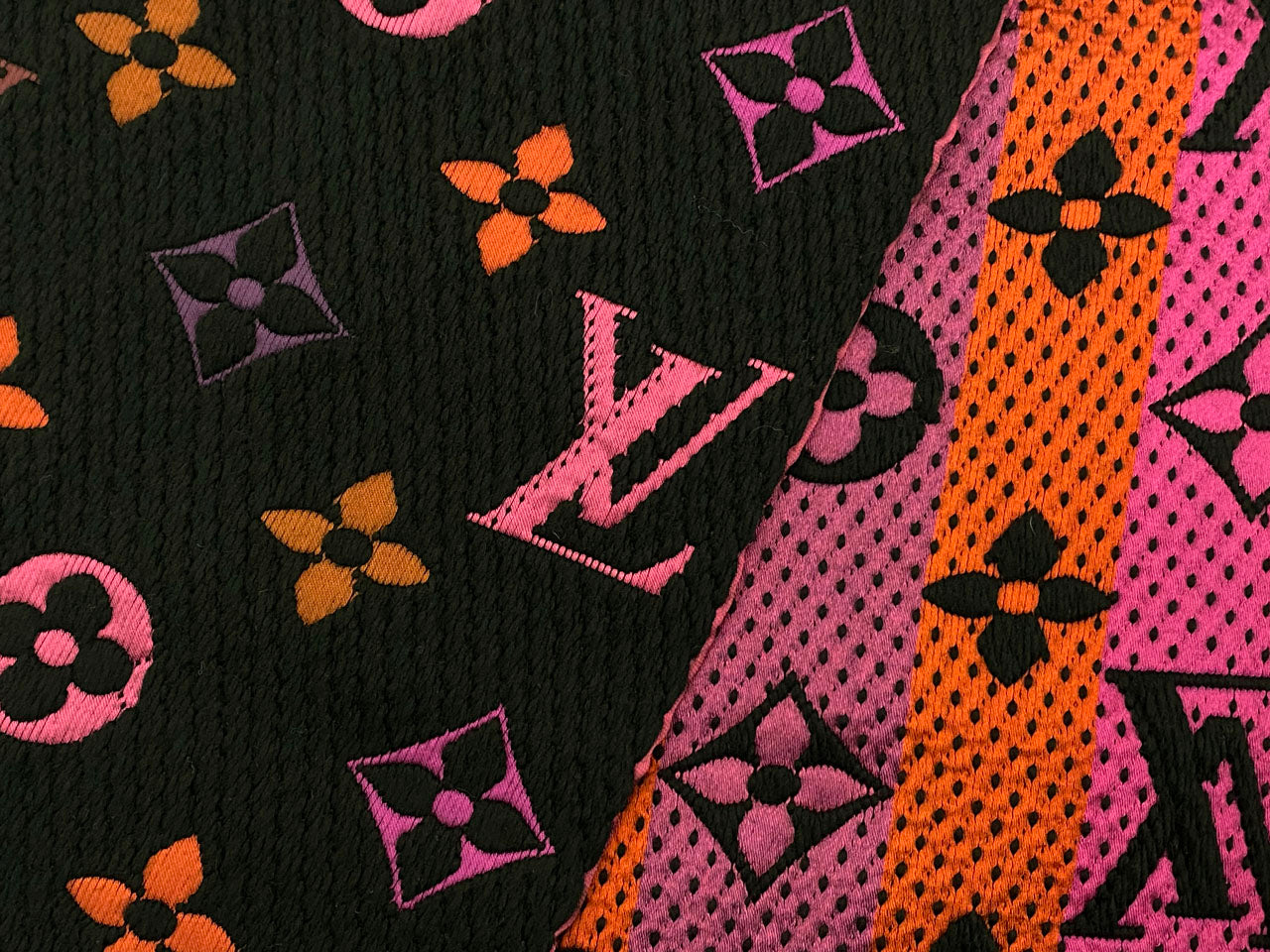 ルイヴィトン/マフラー 【エシャルプ・ロゴマニア】 レインボー