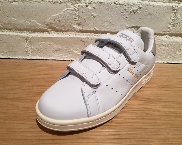 スタンスミスのグレー、ベルクロタイプもあります。｜B:MING by BEAMS