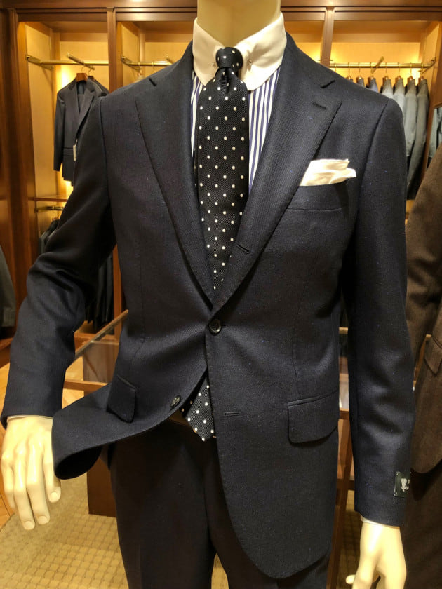 Brilla per il gusto」ヴィンテージモダンなネイビースーツを着せてみ