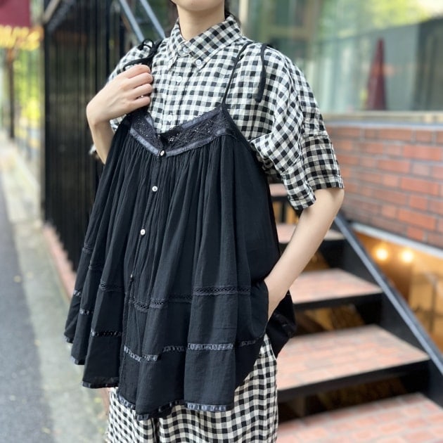 この夏、レイヤードするなら！サテンテープギャザーキャミ♡｜ビームス