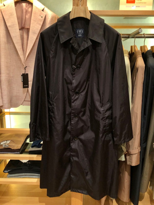 BEAMS F〉着用機会の増えそうなオリジナルのステンカラーコートを