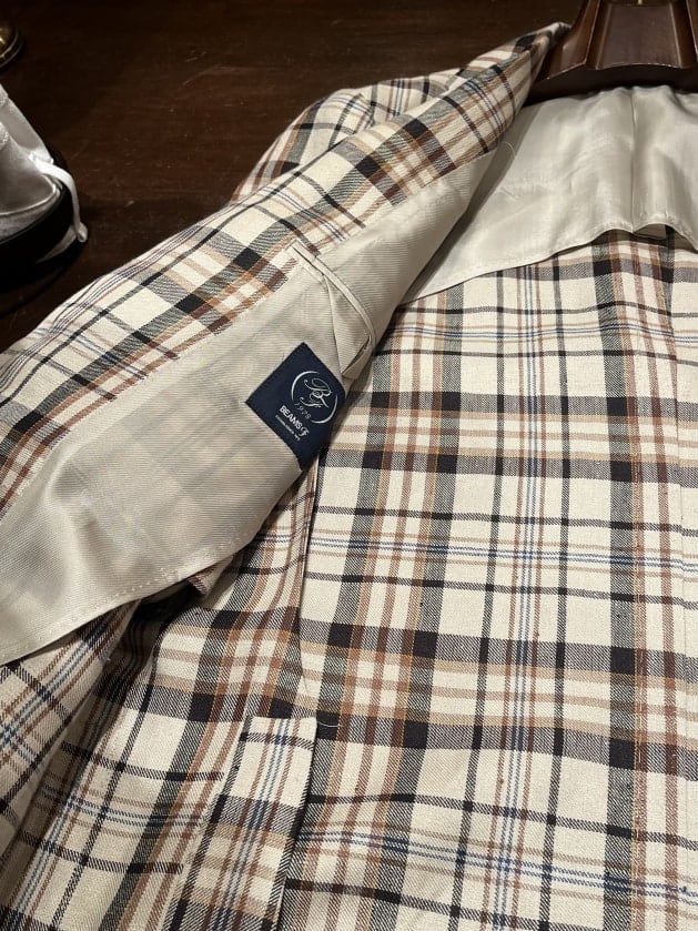 リネン チェック ジャケットでそれぞれのスタイルを、〈BEAMS F