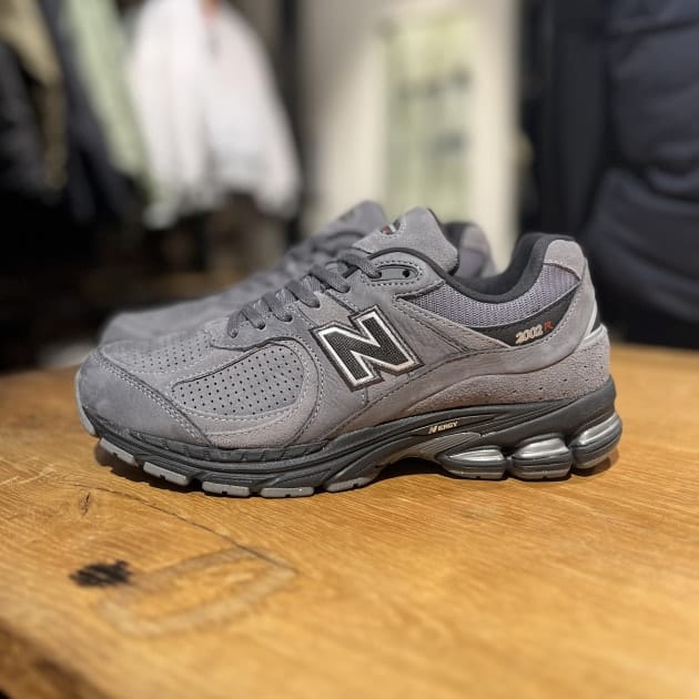 明日発売‼︎】NEW BALANCE M2002REH｜ビームス 銀座｜BEAMS