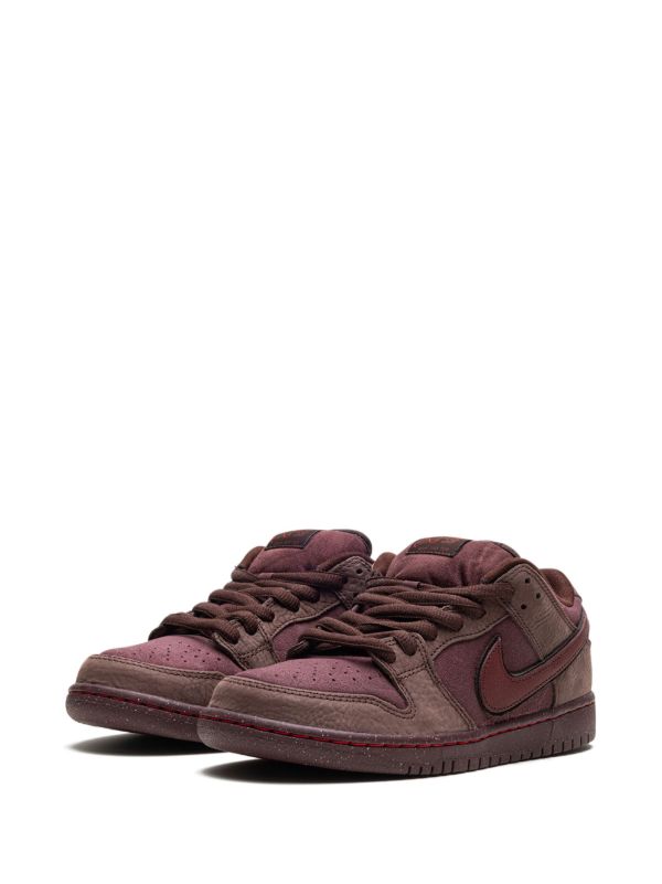 Nike SB Dunk Low City Of Love スニーカー | レッド | FARFETCH JP