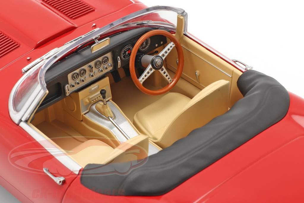 Classic car from England: New Jaguar E-Type in 1:18