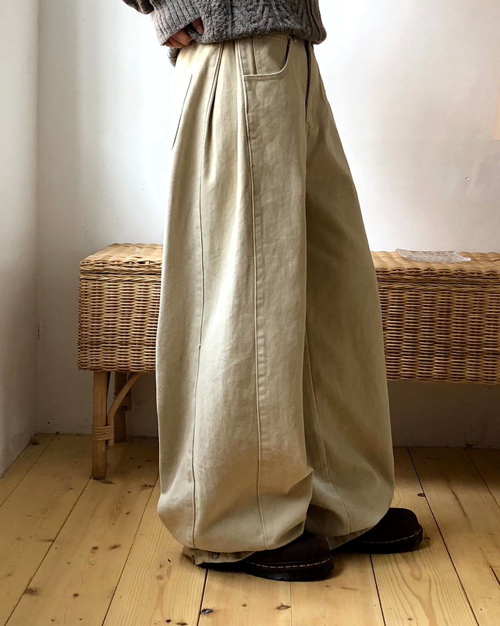 サイドタック入りワイドチノパンツ | ファッション通販サイト NUGU