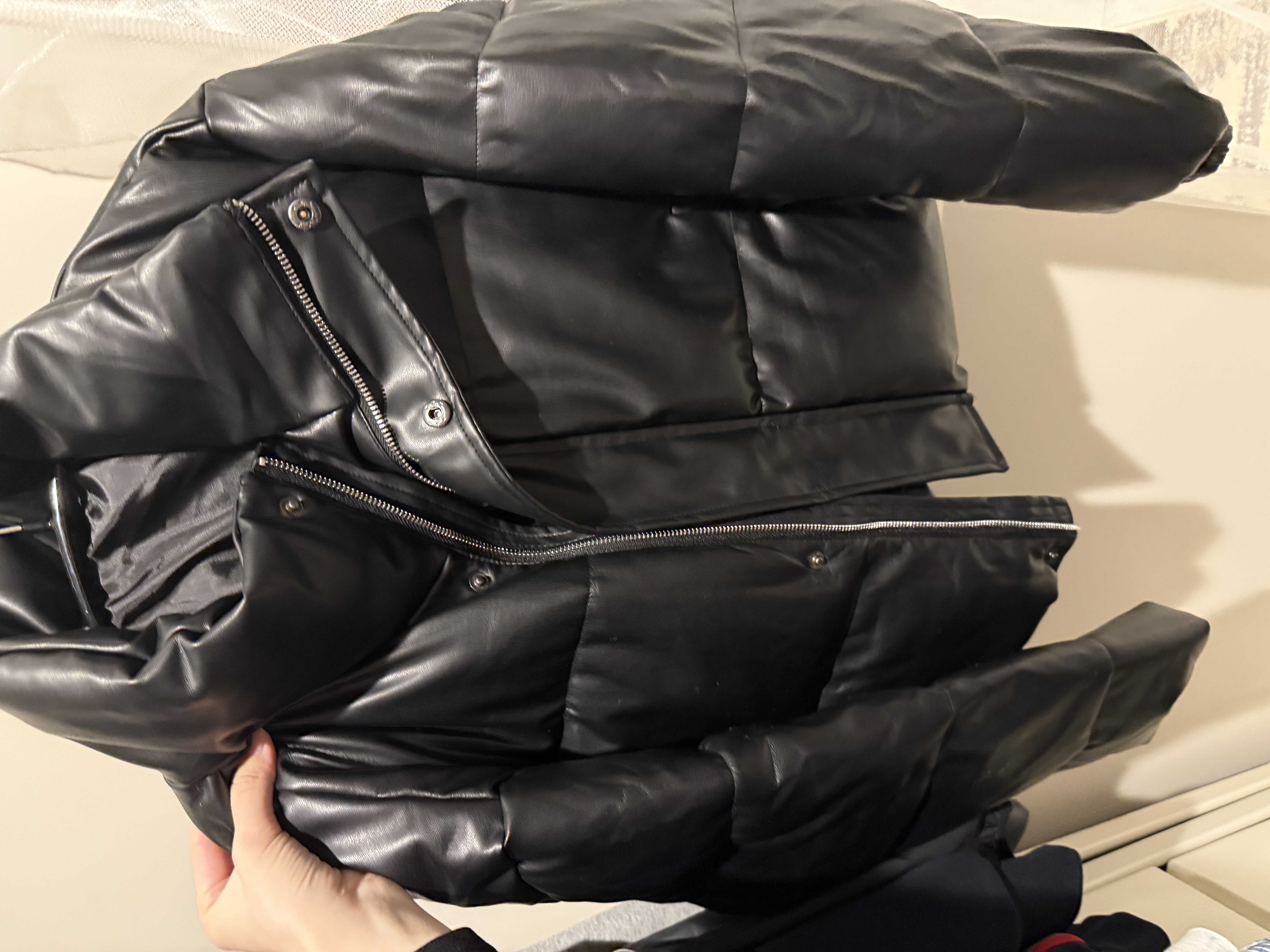 フェイクレザーハイネックショートダウンジャケット (2color