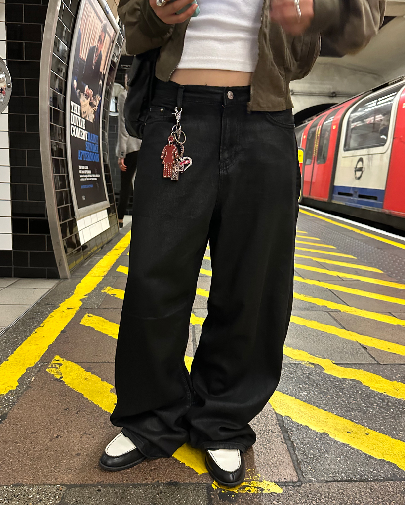 コーティングブラックバギーデニムパンツ | ファッション通販サイト NUGU