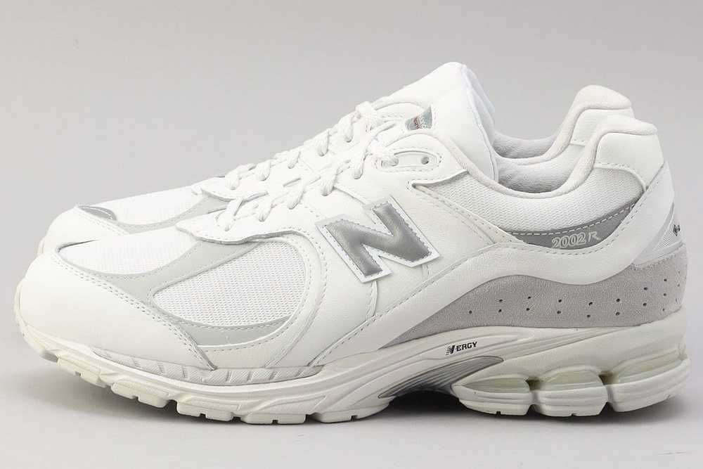10/27発売｜New Balance 2002R GORE-TEX 