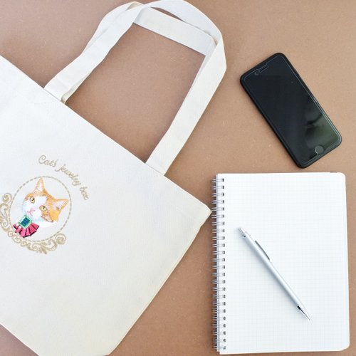 茶トラ猫とエメラルドの刺繍トートバッグ コイトネコ | トートバッグ