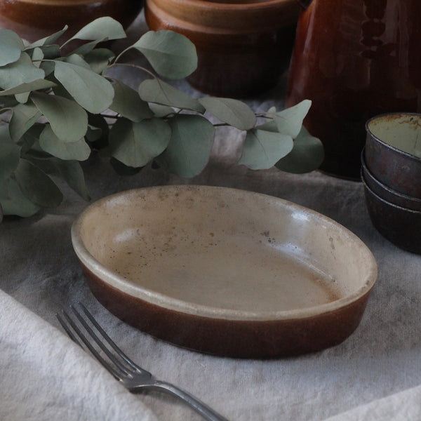 味わい深い雰囲気のオーバルオーブン皿（19.5x14cm） フランス