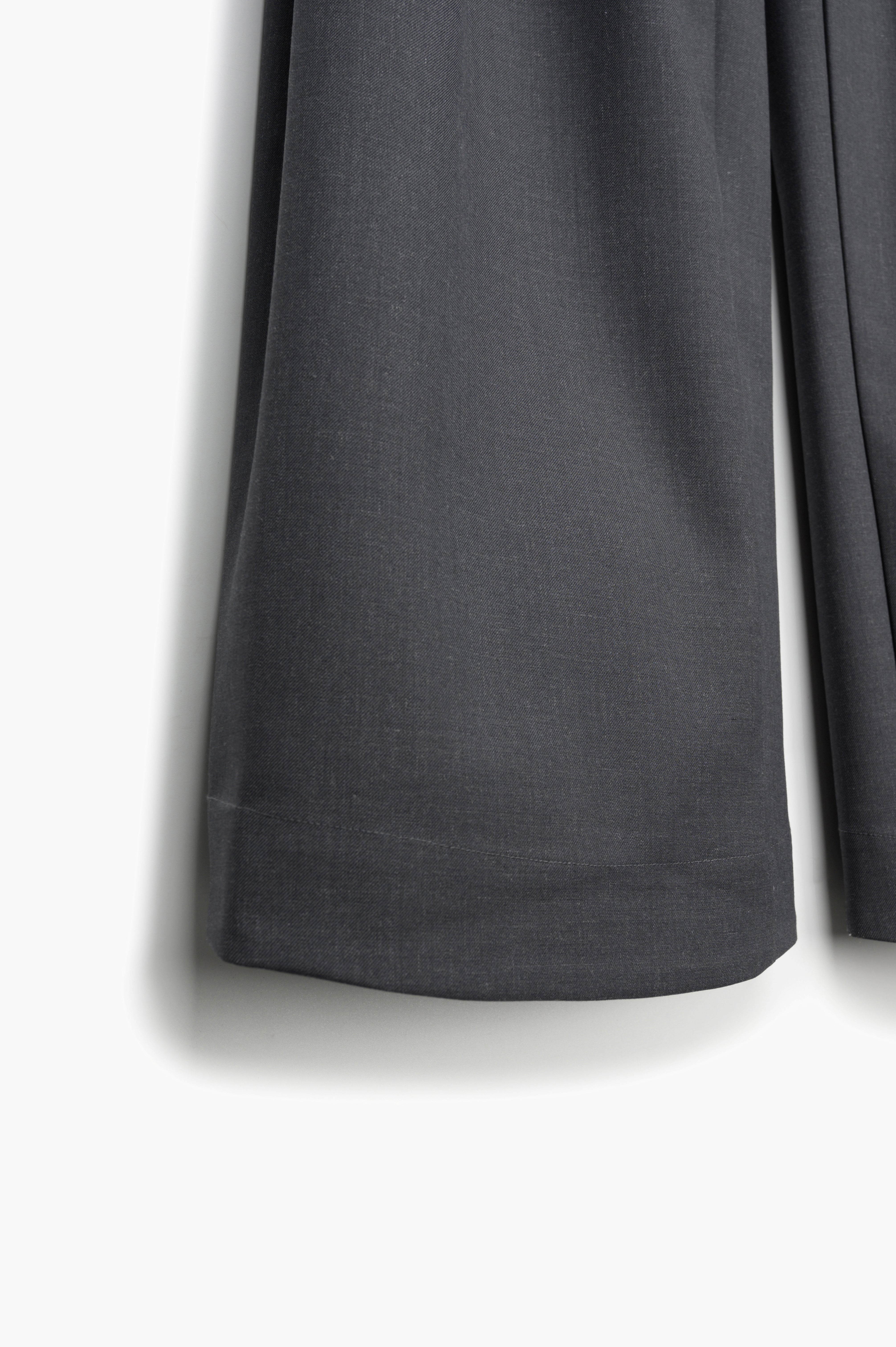 BASEL TRIPLE PLEATED PANTS W/P – COMMON DIVISOR