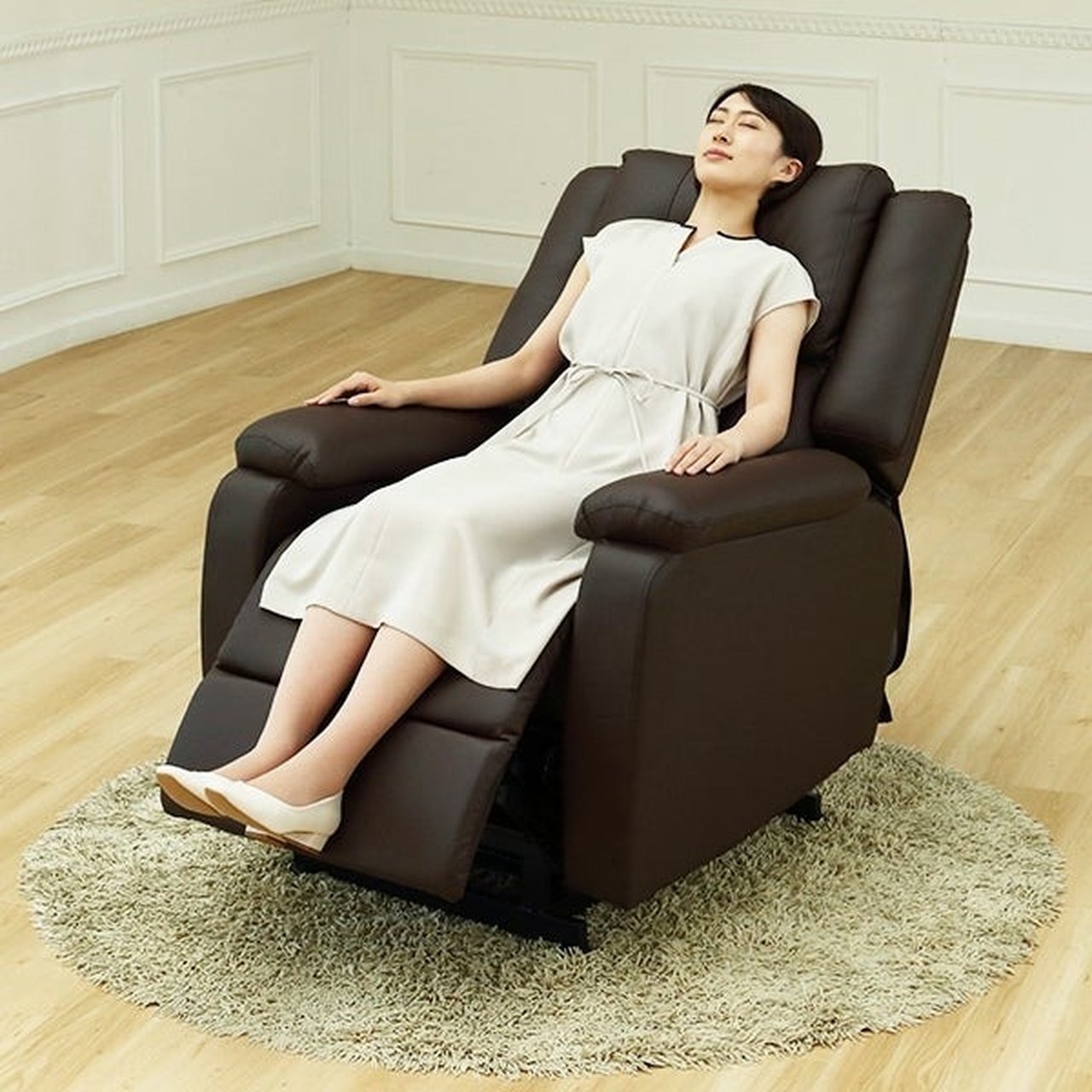 電動垂直昇降リクライニングチェア T01 グレージュ | SevenBeauty