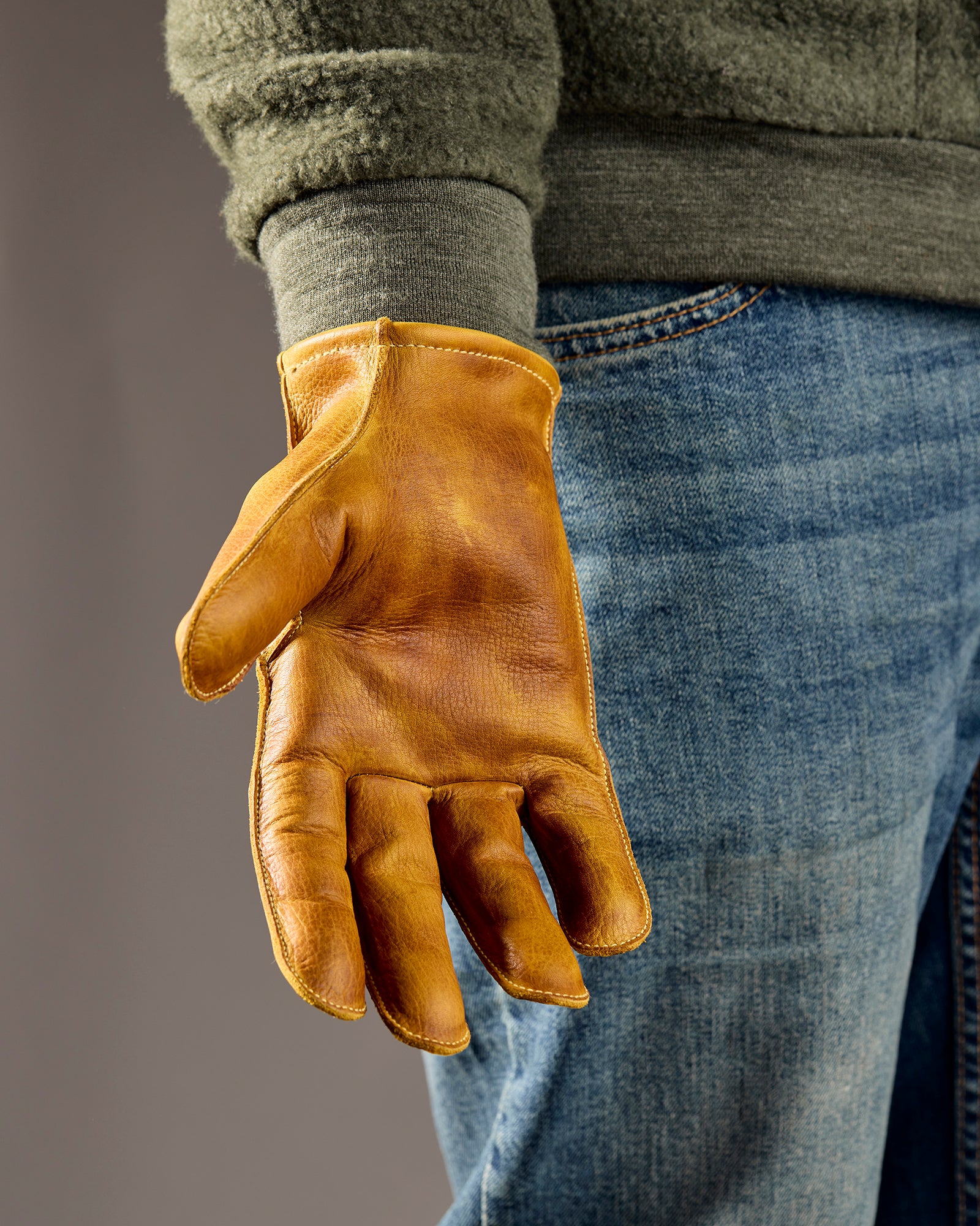 Molg Gloves – Handcrafted Full-Grain Leather Gloves with Exterior